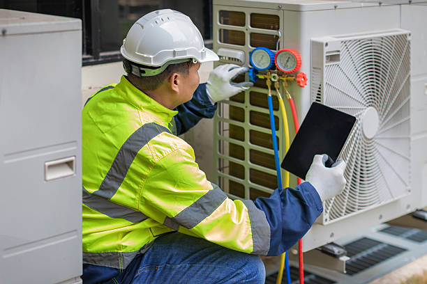 Professional Ac Installation technician working in Holland, TX